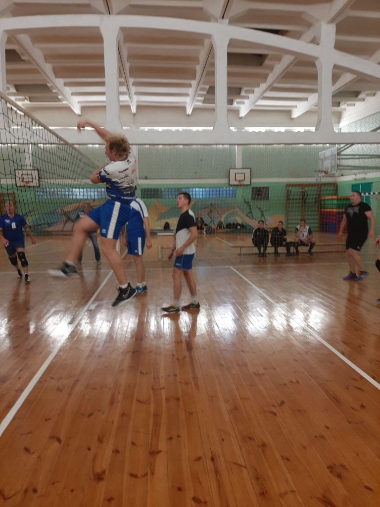 В Московском районе г. Минска прошли соревнования по волейболу среди мужчин в программе районной спартакиады среди взрослого населения.