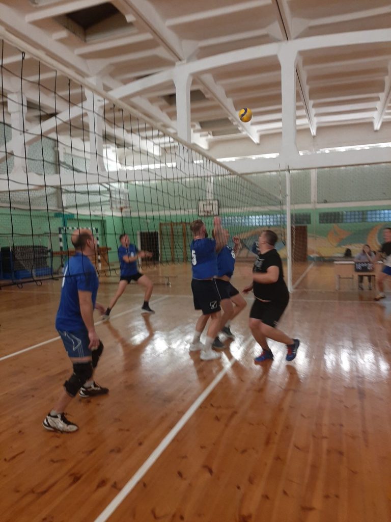 В Московском районе г. Минска прошли соревнования по волейболу среди мужчин в программе районной спартакиады среди взрослого населения.