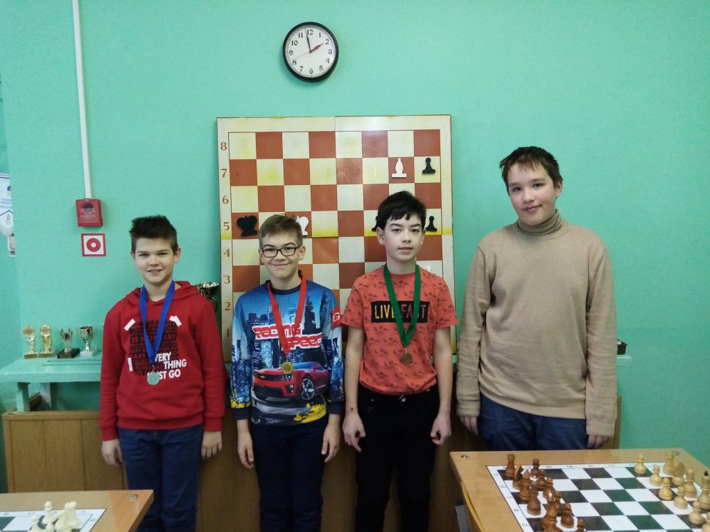Шахматы. 27 декабря - 5 января в ФСЦДиМ состоялись соревнования среди школьников Московского района "Рождественские встречи".