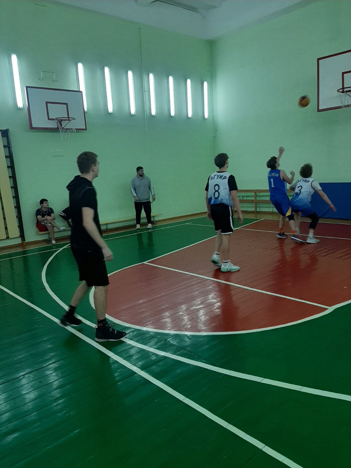 В Московском районе 7-9 декабря 2022 года прошли соревнования по стритболу среди мужчин в программе районной спартакиады жилого комплекса «Студенческая деревня».