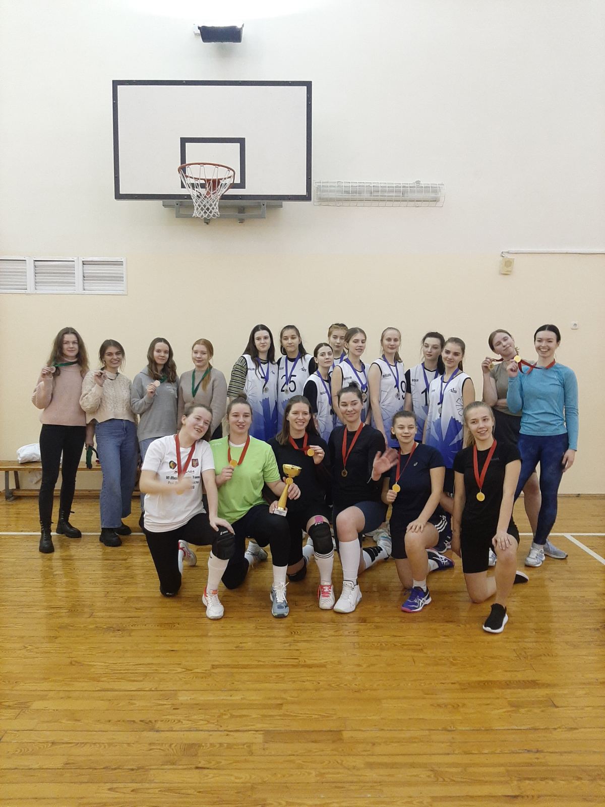 В Московском районе 14,15,19 декабря 2022 года прошли соревнования по волейболу среди женщин в программе районной спартакиады жилого комплекса «Студенческая деревня». 